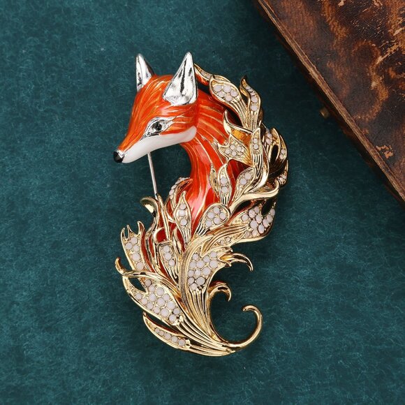 Elegant Fox Head & Leafy Scroll Brooch - Picture 2 of 4